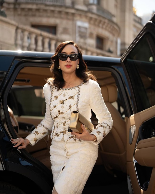 Belakangan, penampilan Widi dari salah satu unggahannya yang terdahulu dengan busana keluaran Chanel sempat menjadi sorotan lantaran harganya yang fantastis. (Foto: Instagram/@widi.wardhana)