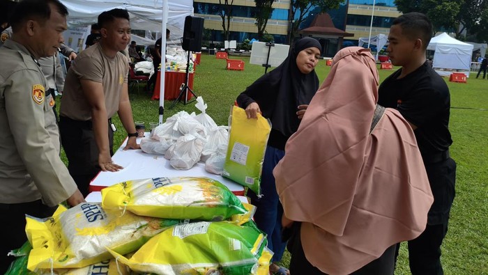 Gerakan pangan murah Polri di Jaktim (Kurniawan/detikcom)