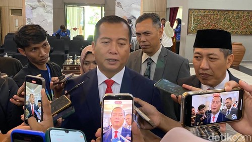 Gubernur NTB Lalu Muhamad Iqbal. (Foto: Ahmad Viqi/detikBali)