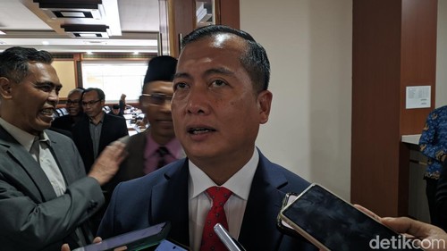 Gubernur NTB Lalu Muhamad Iqbal saat ditemui di kantornya, Rabu (17/9/2025). (Ahmad Viqi/detikBali).