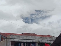 Gunung Marapi Erupsi 49 Detik, Warga Diminta Waspadai Hujan Abu