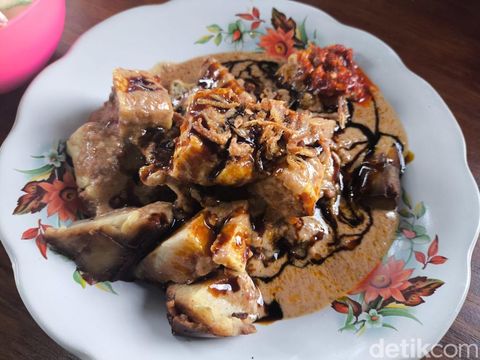 Hucap atau kupat tahu khas Kuningan Kang Jamal