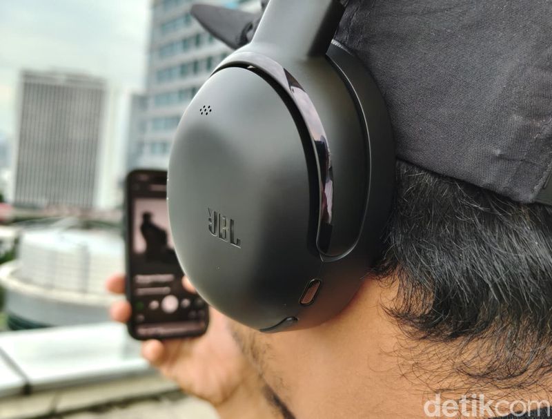 JBL Tour One M3