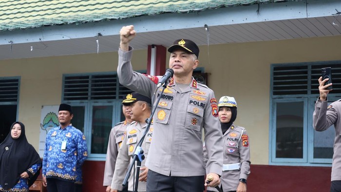 Kapolda Babel Irjen Hendro Pandowo berkunjung ke SMK Negeri 2 Kota Pangkalpinang.