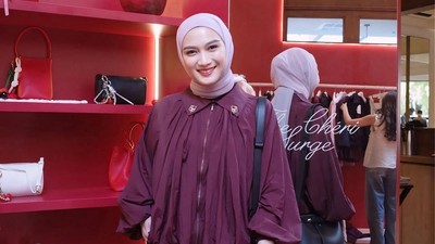 Melody Laksani Anti Fashion Nabrak-nabrak