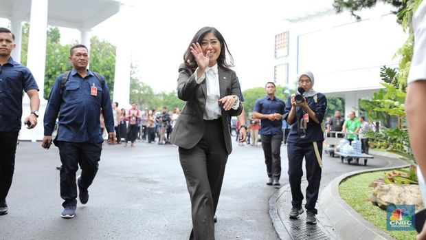 Menteri Komunikasi dan Digital (Menkomdigi) Meutya Hafid saat tiba di Istana Negara, Jakarta, Rabu (17/9/2025). (CNBC Indonesia/Tri Susilo)