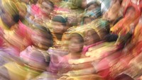 Ribuan anak PAUD dan TK menampilkan tarian tradisional Sulawesi di Samarinda sebagai bagian dari kegiatan edukatif dan kreatif. Foto: ANTARA FOTO/M Risyal Hidayat
