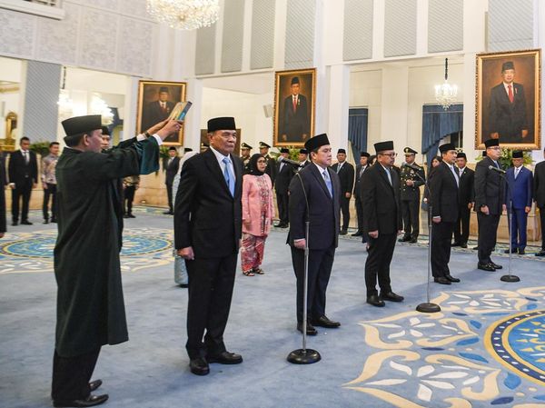 Momen Prabowo Lantik Sejumlah Menteri, Erick Thohir Jadi Menpora