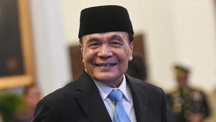 Djamari Chaniago bersiap mengikuti pelantikan dan pengambilan sumpah jabatan oleh Presiden Prabowo Subianto pada acara Pelantikan Menteri dan Wakil Menteri Negara Kabinet Merah Putih Dalam Sisa Masa Jabatan Periode Tahun 2024-2029 di Istana Negara, Jakarta, Rabu (17/9/2025). Presiden Prabowo Subianto melantik sejumlah pejabat pemerintahan di antaranya Menteri Koordinator Bidang Politik dan Keamanan Djamari Chaniago, Menteri Pemuda dan Olahraga Erick Thohir, Wakil Menteri Ketenagakerjaan Afriansyah Noor, Wakil Menteri Kehutanan Rohmat Marzuki, Wakil Menteri Koperasi Faridah Faridjah, Kepala Badan Komunikasi Pemerintah Angga Raka Prabowo dan Kepala Kantor Staf Kepresidenan M Qodari. ANTARA FOTO/Muhammad Adimaja/aww.