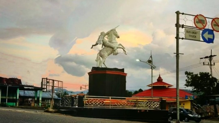 Monumen Tuanku Rao di Lubuk Sikaping, Pasaman. (dok. Instagram @visitingsumbar).