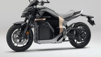 Honda juga menyiapkan varian khusus berdaya 11 kW untuk pasar Eropa, menyesuaikan kebutuhan pengendara pemula dengan lisensi A1. Fitur modern turut hadir di motor  ini, mulai layar TFT 5 inci dengan menu khusus EV, dukungan konektivitas Honda RoadSync, hingga sistem pencahayaan LED penuh di depan dan belakang. Foto: Dok. Honda