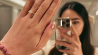 Nadia Purwoko menuliskan kalimat haru terkait dilamar. Hari aku menemukan sahabatku selamanya. Kamu terkunci di (gembok) (tanda hati), tulisnya di Instagram dilihat pada Rabu (17/9/2025). (Foto: dok Instagram nadiapurwoko)