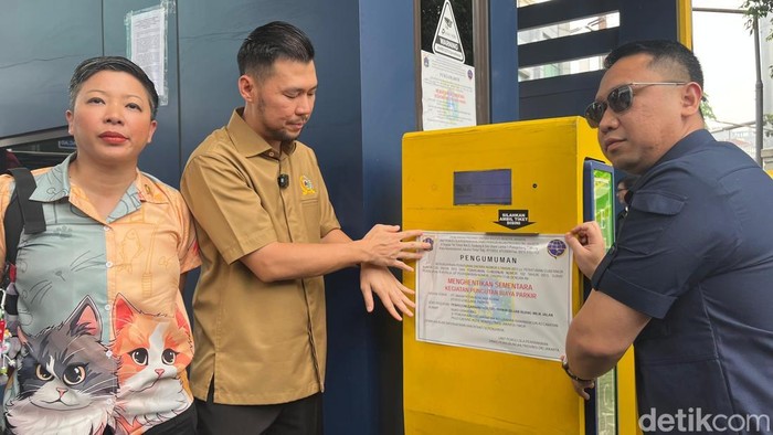 Pansus Perparkiran bersama Dishub Jakarta melakukan inspeksi mendadak (sidak) pada dua lokasi parkir ilegal di kawasan Jakarta Timur (Jaktim). (Rumondang/detikcom)