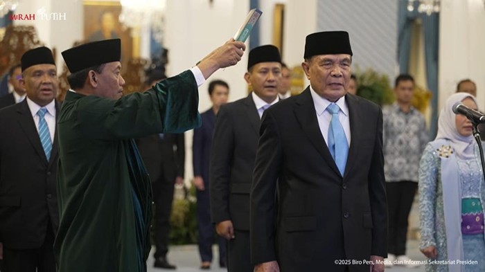 Pelantikan Menko Polkam baru Djamari Chaniago di Istana Negara, Rabu (17/9/2025).