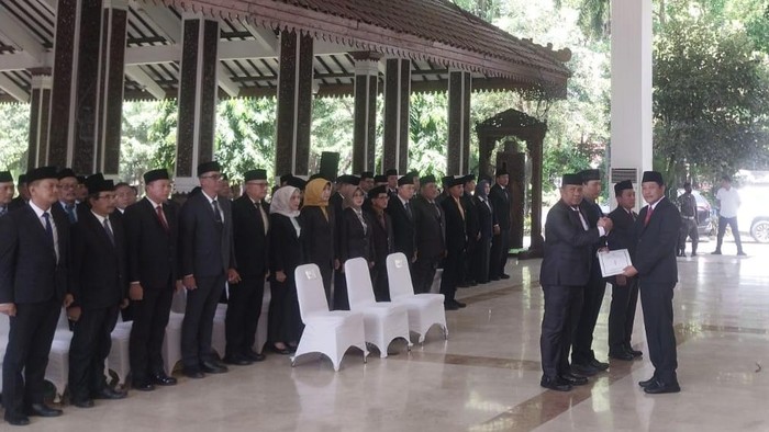 Bupati Subandi saat acara mutasi dan rotasi di Pendopo Delta Wibawa Pemkab Sidoarjo