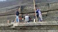 Candi Jago diketahui dibangun oleh Raja Kertanegara untuk menghormati ayahnya, Raja Wisnuwardhana yang wafat pada tahun 1268. Candi bercorak Hindu Buddha ini memiliki panjang 24 meter, lebar 14 meter, dan tinggi yang tampak 10,5 meter.