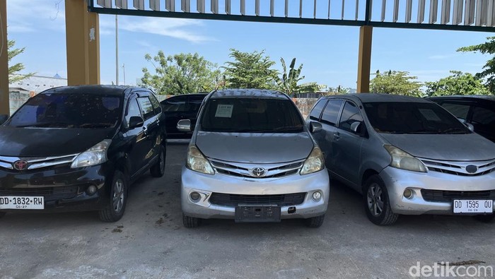 Penampakan mobil dinas yang akan dilelang Pemprov Sulsel.