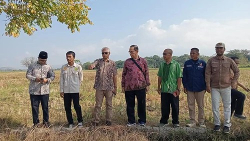 Pengecekan lahan yang disiapkan Pemkab Bima untuk pembangunan IAIN Bima di Desa Sondosia, Kecamatan Bolo, beberapa waktu lalu. (Dok. Komite Pendirian IAIN Bima)