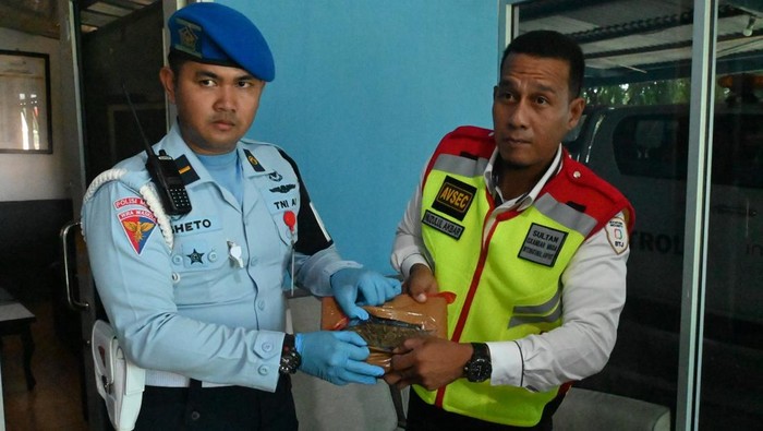 Penyelundupan 4,2 Kg Ganja digagalkan di Bandara SIM. (Foto:  Dok Lanud SIM).