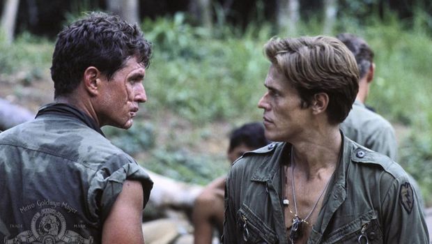 Cuplikan adegan dalam film Platoon (1986).
