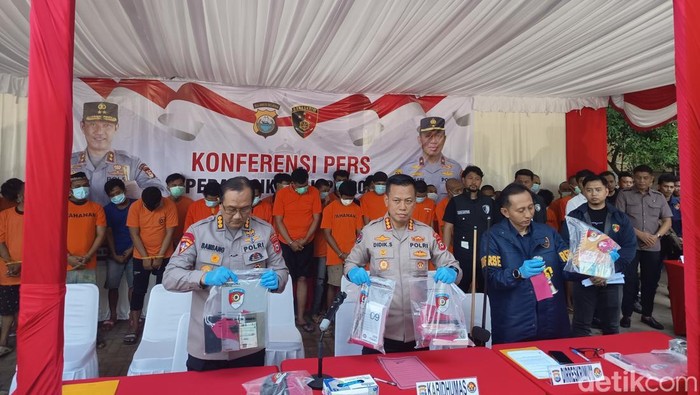 Polda Sulsel saat konferensi pers hasil Operasi Pekat Lipu 2025.
