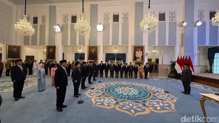 Presiden Prabowo Subianto melantik Menko Polkam, Menpora dan anggota kabinet lainnya di Istana Kepresidenan Jakarta, Rabu (17/9/2025). (Eva/detikcom)