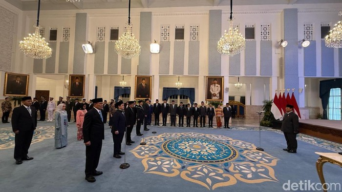 Presiden Prabowo Subianto melantik Menko Polkam, Menpora dan anggota kabinet lainnya di Istana Kepresidenan Jakarta, Rabu (17/9/2025). (Eva/detikcom)