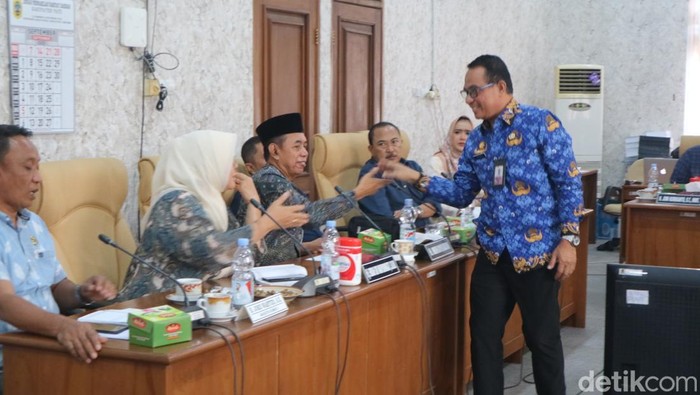Kepala Dinas PUTR Kabupaten Pati, Riyoso saat menghadiri rapat pansus pemakzulan Bupati Sudewo di DPRD Pati, Rabu (17/9/2025).