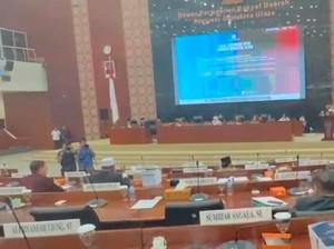 Anggota DPRD Interupsi untuk Bahas Pergeseran Anggaran Gubsu, Paripurna Riuh