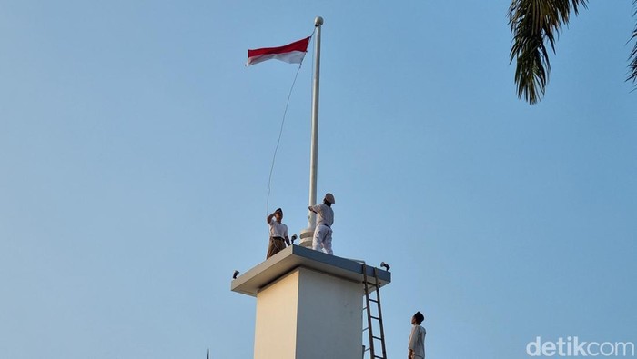 Refleksi drama kolosal perobekan bendera di depan Hotel Majapahit tahun 2023.