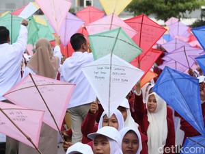 Bebas Berekspresi Ala Mahasiswa GenZ Lewat Layang-layang