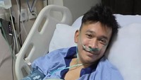 Sebelumnya, Ruben Onsu, dilarikan ke rumah sakit. Ia sempat menjalani perawatan dan mendapatkan kunjungan dari keluarga serta kerabat. Foto: dok instagram Ruben Onsu