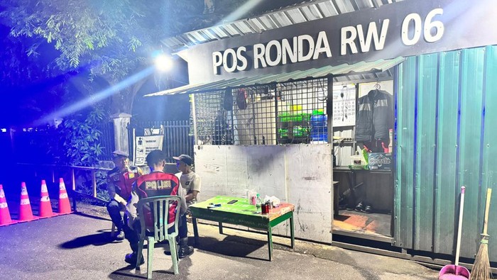 Satuan Samapta Polresta Pekanbaru menggelar patroli jaga malam di Kota Pekanbaru, Rabu (17/9/2025).