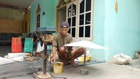 Mesin bubut itu juga menjadi salah satu barang yang dirancang sendiri oleh Asbani.