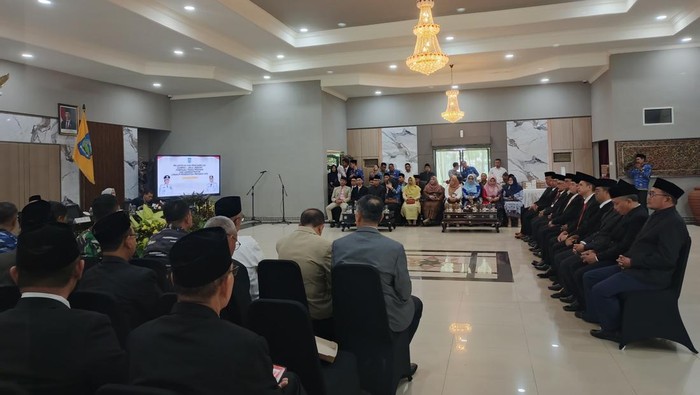 Suasana pelantikan delapan pejabat di Aula Pendopo Gubernur NTB, Rabu (17/9/2025). (Ahmad Viqi/detikBali)