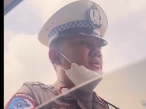 Viral Polantas Tetap Sabar Hadapi Pemobil Tak Terima Disetop di Tol Kapuk