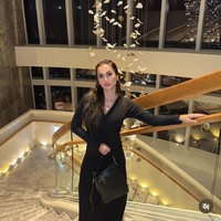 Setelah oplas tersebut Tengku Dewi terlihat makin cantik dengan tubuh yang kian langsing bak kembali ABG. Penampilannya pun banjir pujian. Foto: Instagram/@tengkudewiputri_tdp