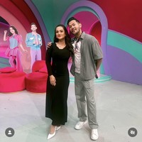 Wanita 37 tahun itu juga tak ragu lagi untuk mengenakan pakaian-pakaian bodycon yang memperlihatkan bentuk tubuhnya. Foto: Instagram/@tengkudewiputri_tdp