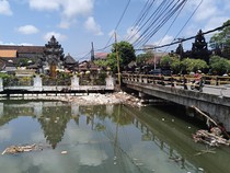 150 Truk Diturunkan Tiap Hari untuk Tangani Sampah Banjir di Denpasar