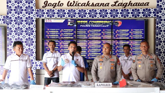 Ungkap kasus pembunuhan disertai penganiayaan di Polres Tanah Laut, Kalimantan Selatan.