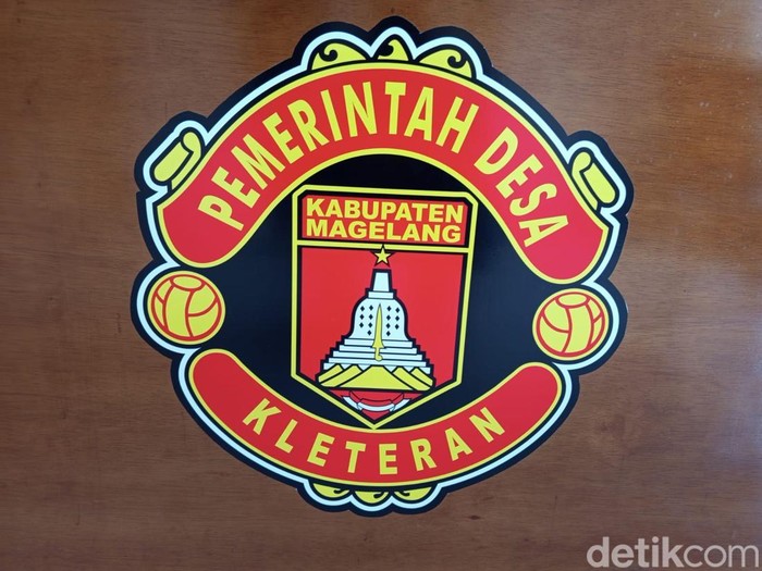 Penampakan logo Desa Kleteran, Kabupaten Magelang, yang mirip logo klub Inggris Manchester United (MU), Rabu (17/9/2025).
