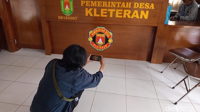 Penampakan logo Desa Kleteran, Kabupaten Magelang, yang mirip logo klub Inggris Manchester United (MU), Rabu (17/9/2025).