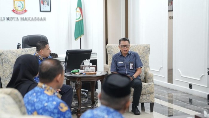 Wali Kota Makassar Munafri Arifuddin bersama Kepala Ombudsman Sulsel Ismu Iskandar.