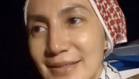 Wanda Hamidah mengabarkan kondisinya di kapal. Dia menjadi perempuan satu-satunya di kapal tersebut. Foto: Instagram @wandahamidahbsa