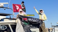 Ini kapal Kaiser yang ditempati oleh Wanda Hamidah perwakilan dari Indonesia bersama delegasi dari Aljazair dan Tunisia. Kapal ini berlayar dari Pelabuhan Sidi Bou Said, Tunisia, pada Selasa (16/9/2025) malam. Foto: Instagram @wandahamidahbsa