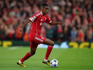 Debut Isak di Liverpool Kurang Meyakinkan, Arne Slot Membela