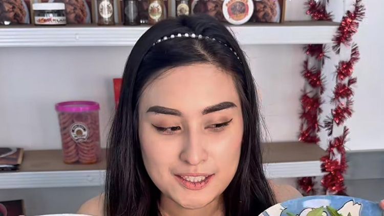Angbeen Rishi, Istri Adly Fairuz yang Hobi Masak dan Punya Warung Makan