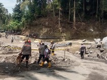 Video: Anjing Pelacak Dikerahkan Cari Korban Banjir Bandang di NTT
