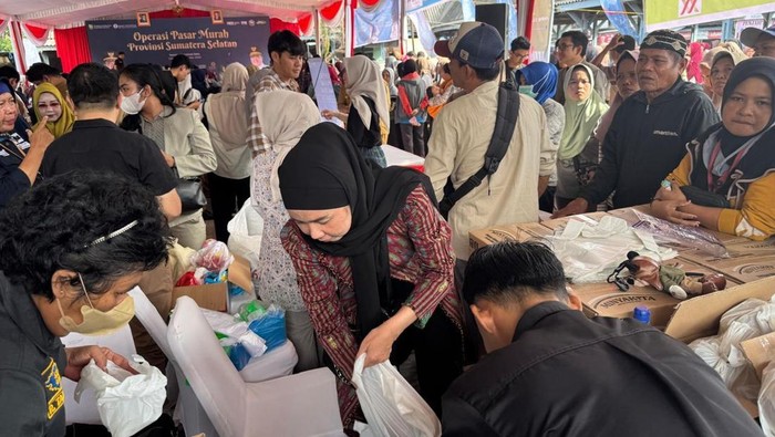 Bank Sumsel Babel bersama Pemprov Sumsel gelar pasar murah di Palembang.