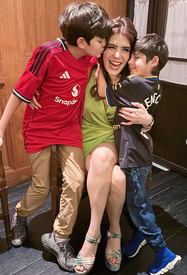 Meski sudah usia kepala 4 dan memiliki 2 putra, namun penampilan Carissa masih terlihat awet muda bak tak menua. Tak sedikit netizen yang sampai tak percaya jika dirinya sudah berusia 41 tahun. Masa sih 41, tulis salah satu komentar. Dimana letak 41thnnya, tambah lainnya. Foto: Instagram/@carissa_puteri